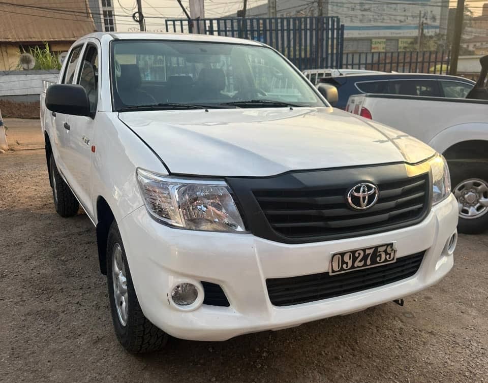 2015 toyota hilux – 16 500 000 XAF