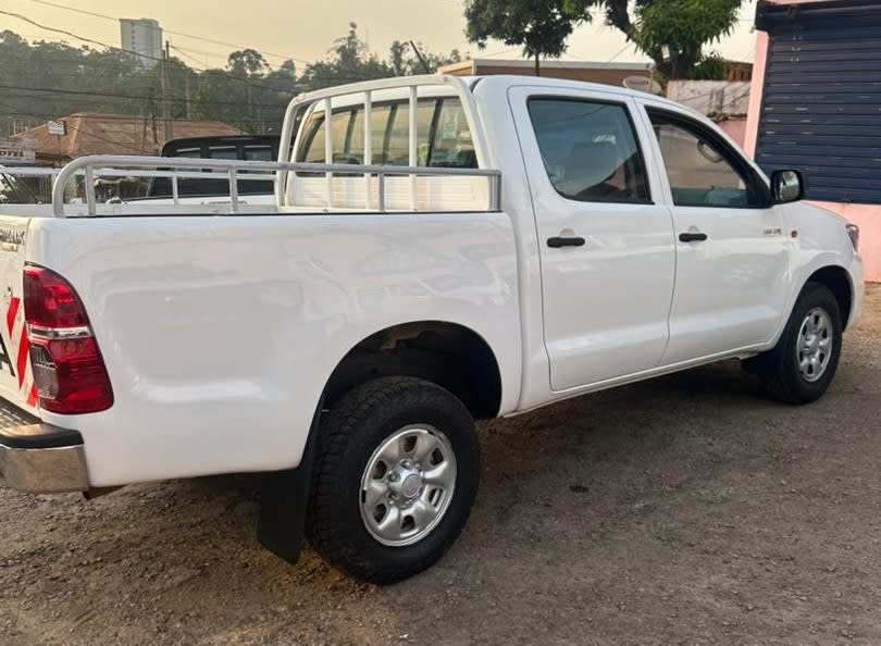 toyota hilux - 4