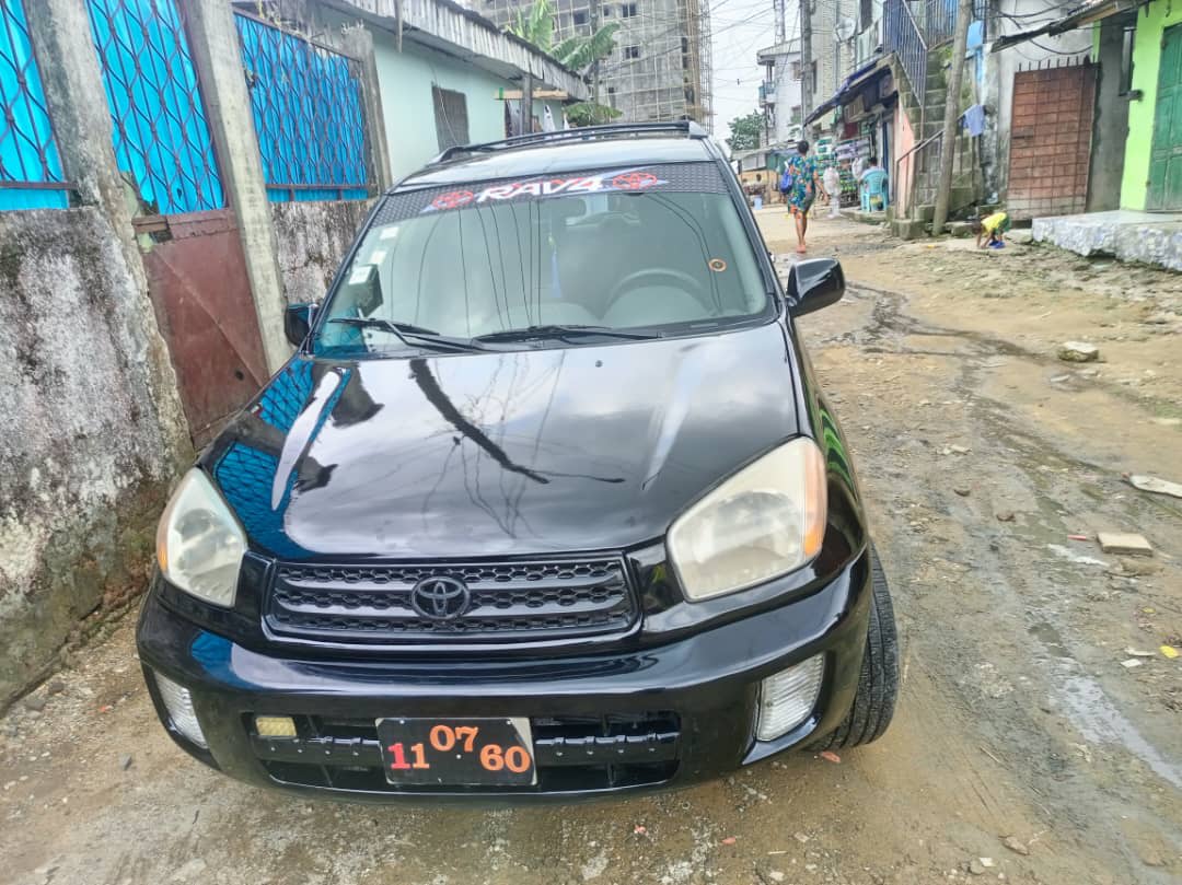 2003 toyota rav4 in Douala – 26 000 XAF