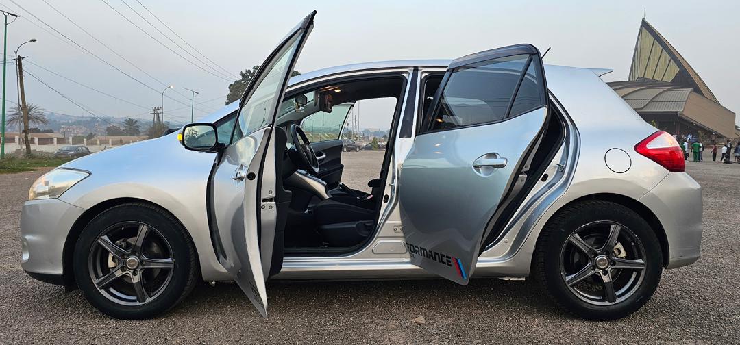 2010 toyota yaris – 4 800 000 XAF