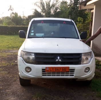 2013 mitsubishi pajero_io au Cameroun – 6 500 000 XAF