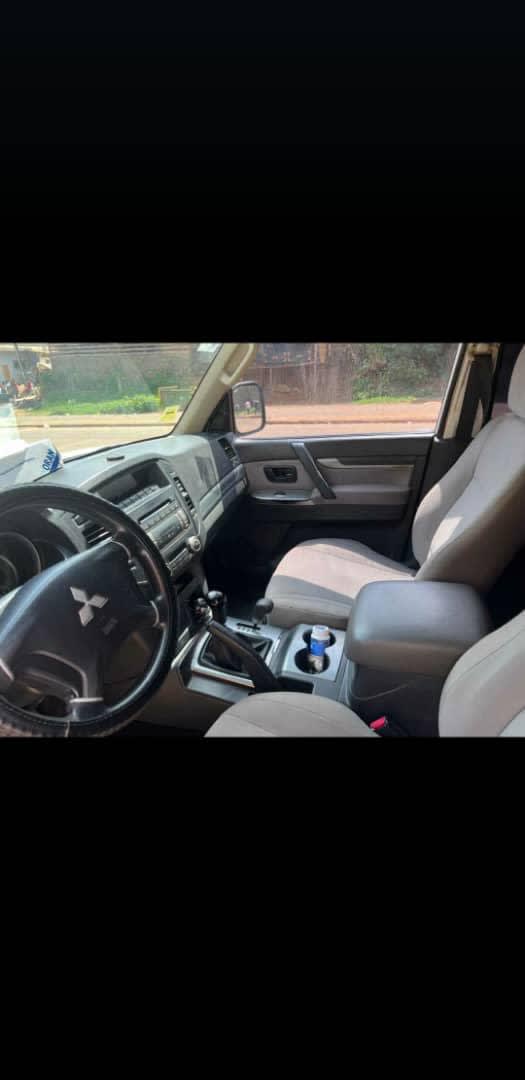 mitsubishi pajero_io - 4