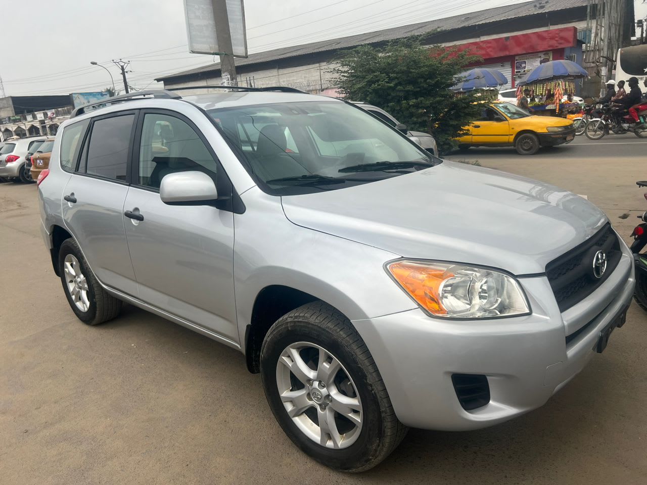 2009 toyota rav4 in Douala – 7 900 000 XAF