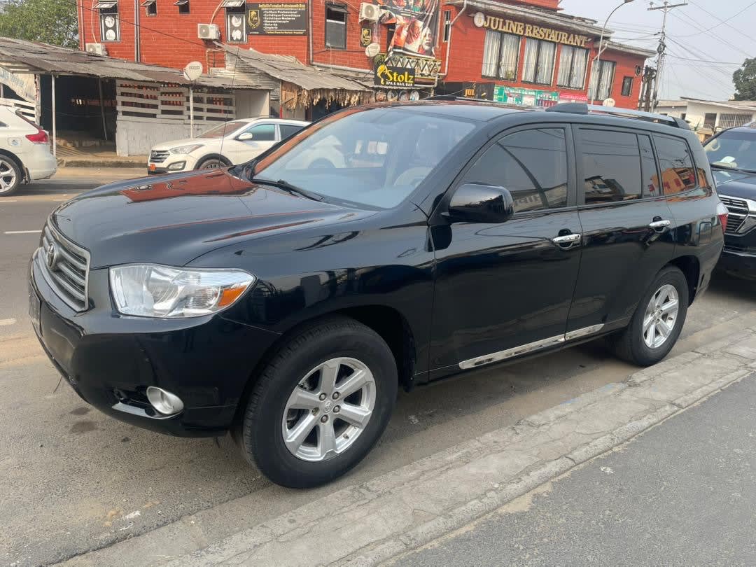 2010 toyota highlander au Cameroun – 7 500 000 XAF