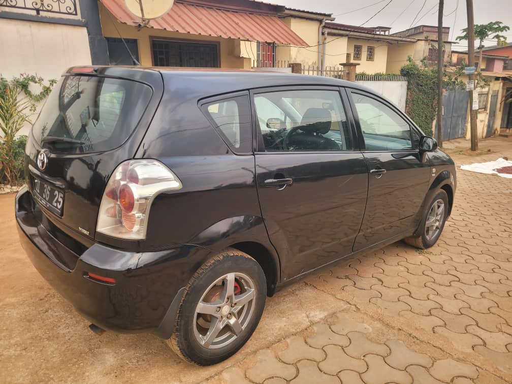 2008 toyota corolla à Douala – 4 000 000 XAF