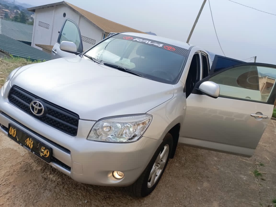 2008 toyota rav4 in Douala – 6 500 000 XAF