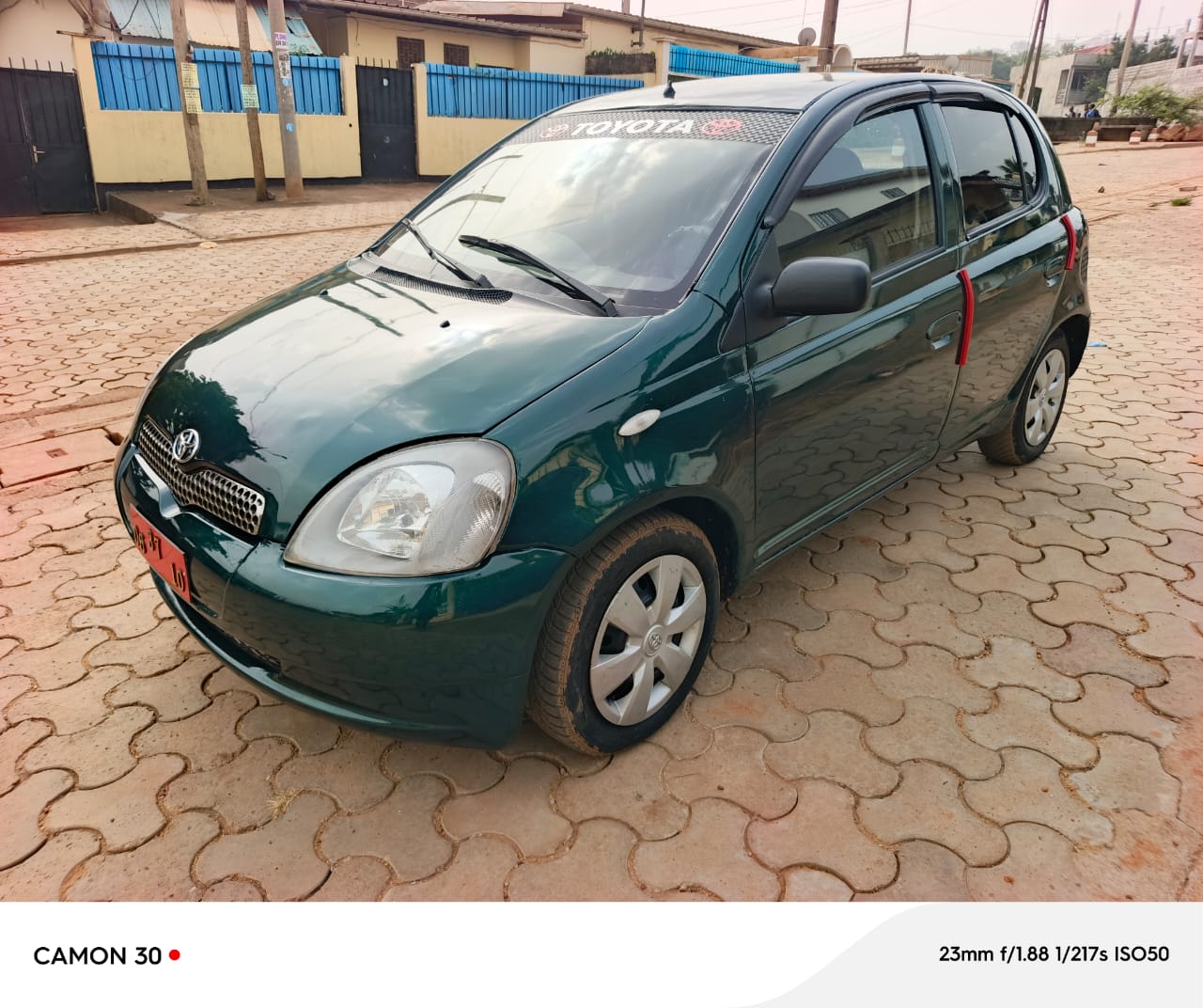 2002 toyota yaris au Cameroun – 1 800 000 XAF