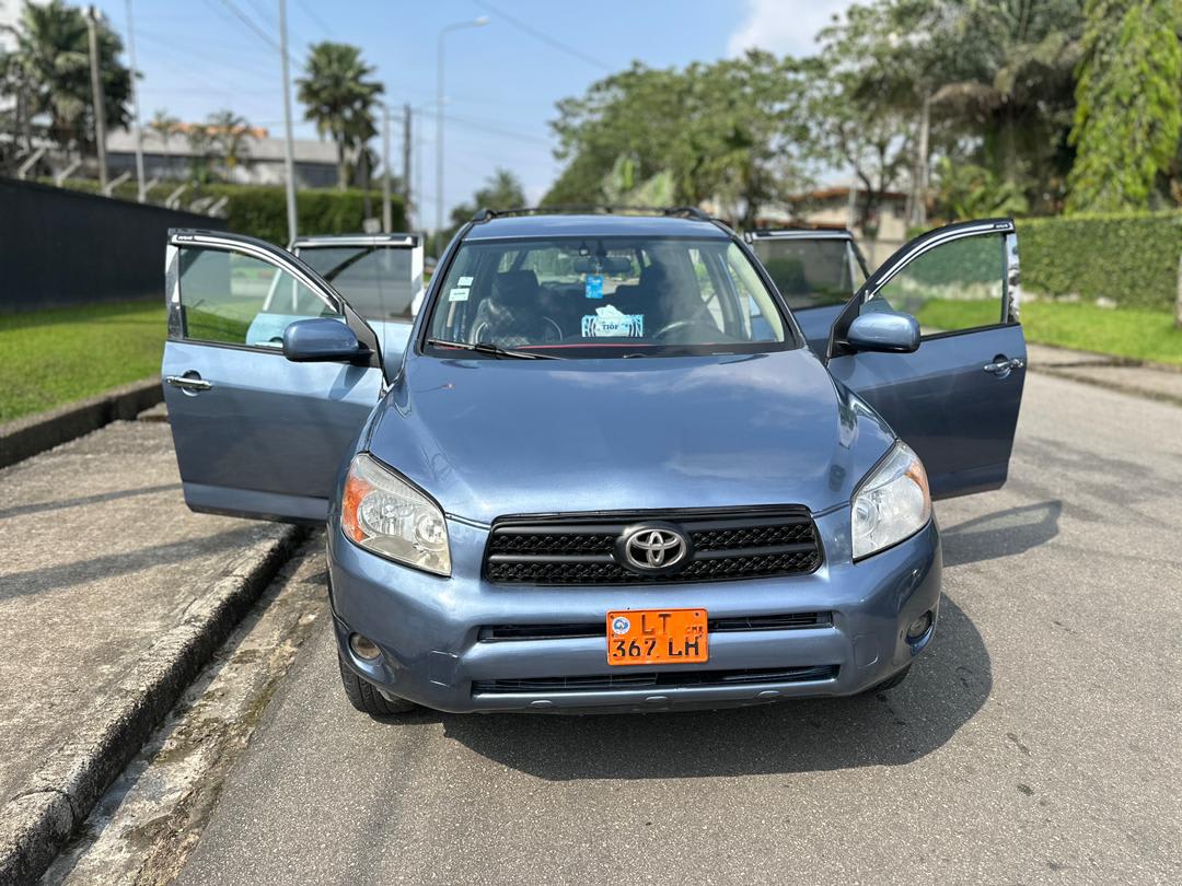 2008 toyota rav4 in Douala – 5 000 000 XAF