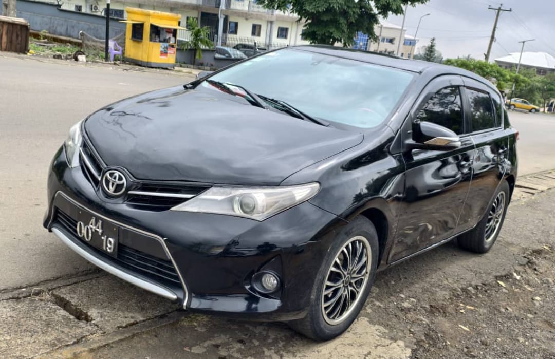 2013 toyota corolla – 4 500 000 XAF