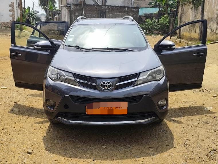 2015 toyota rav4 in Douala – 8 000 000 XAF