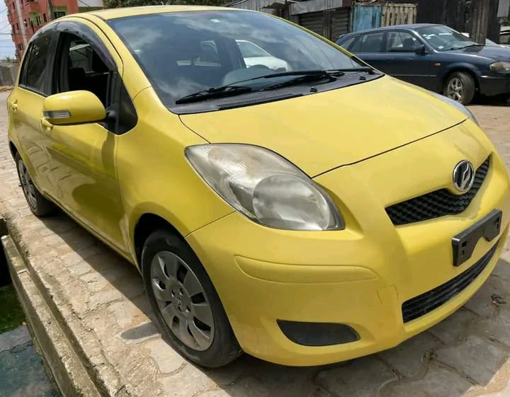2010 toyota yaris – 3 800 000 XAF