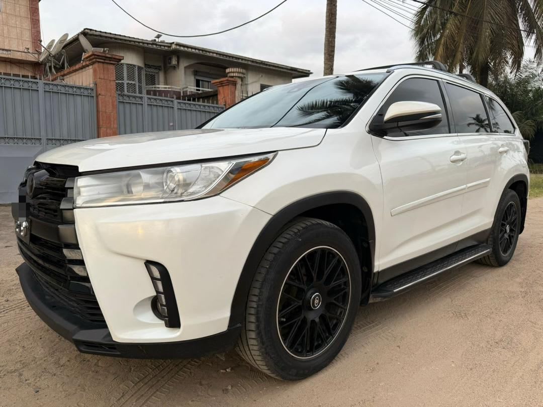 2019 toyota highlander au Cameroun – 18 500 000 XAF
