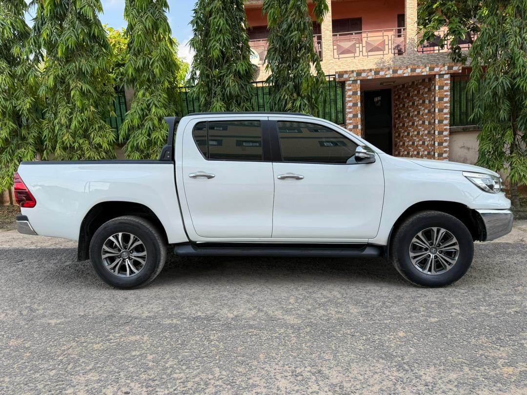 toyota hilux - 4