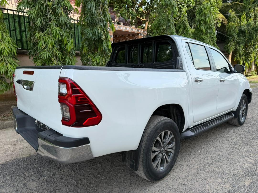 toyota hilux - 5