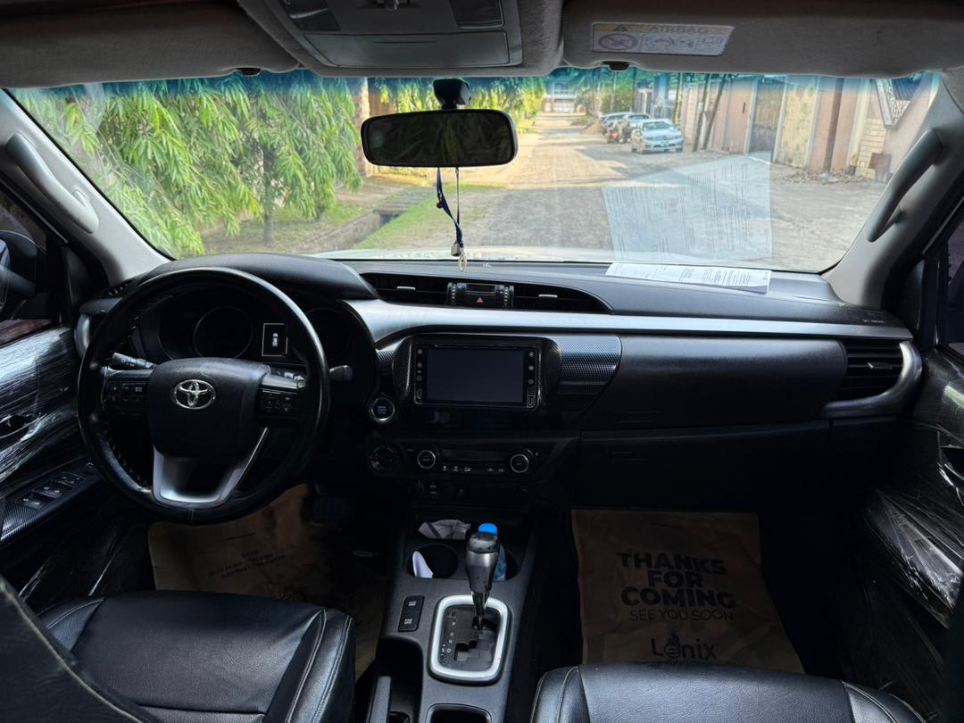 toyota hilux - 8