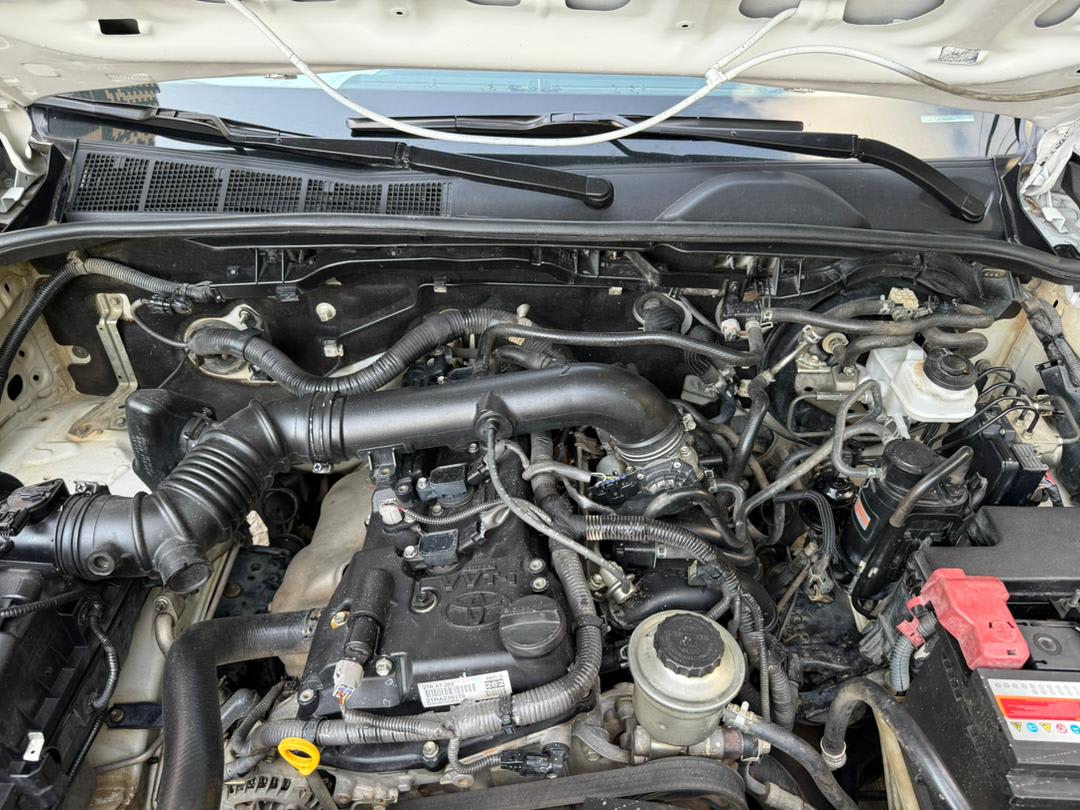 toyota hilux - 11