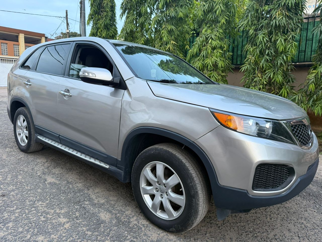 2012 kia sorento au Cameroun – 7 900 000 XAF
