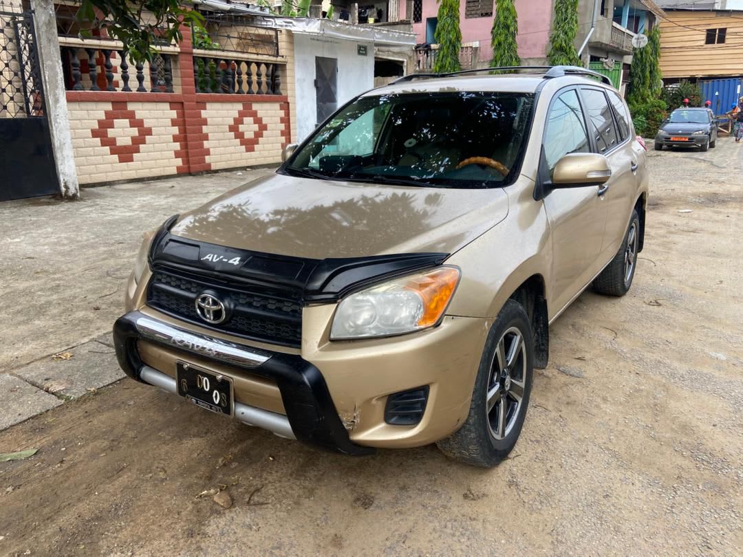 2011 toyota rav4 in Douala – 6 000 000 XAF