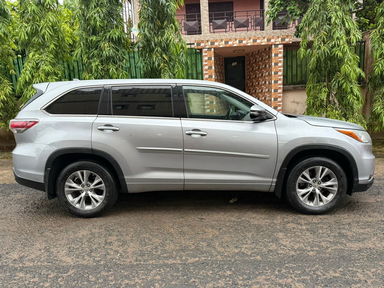 2015 toyota highlander au Cameroun – 13 500 000 XAF