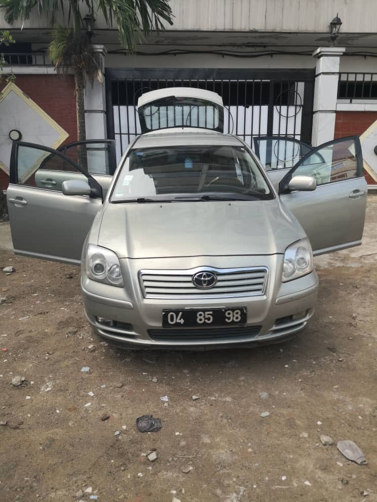 toyota Avensis  2005