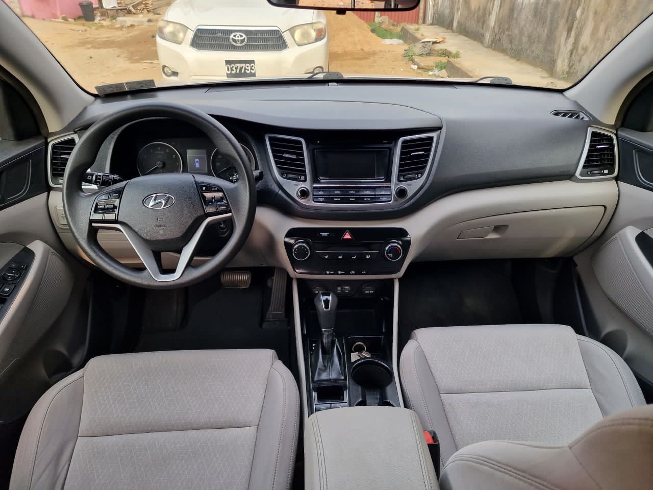 hyundai tucson - 8
