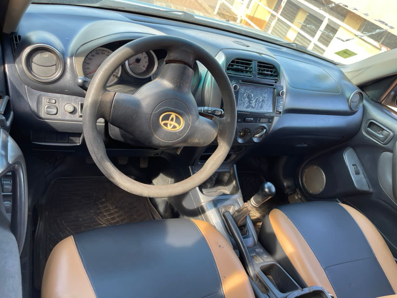 Toyota RAV4 - 10