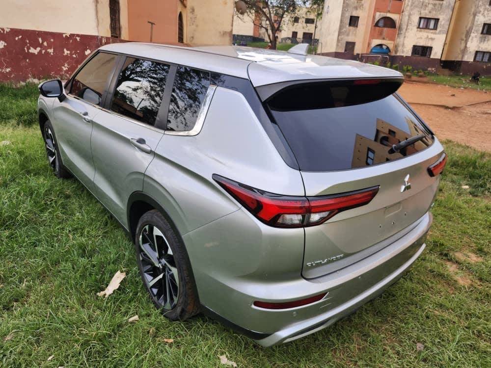 Mitsubishi Outlander - 2