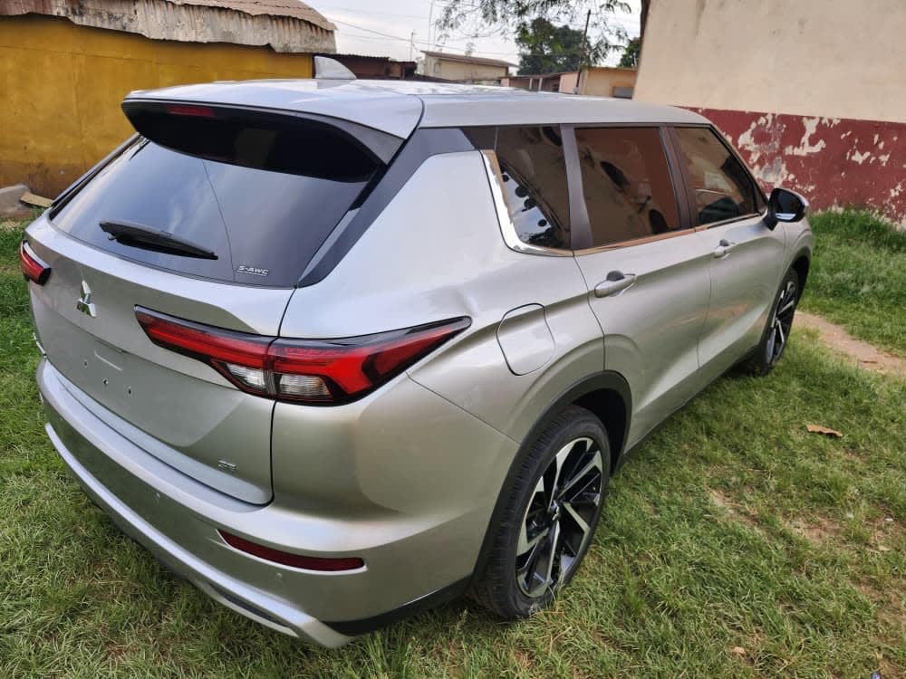 Mitsubishi Outlander - 3