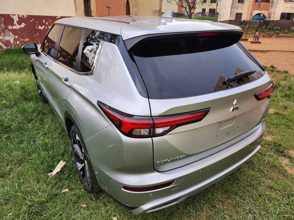 Mitsubishi Outlander - 8
