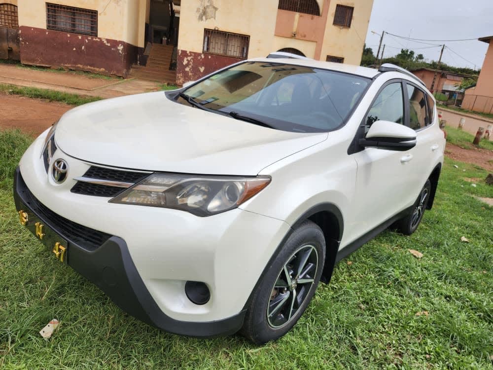 2015 Toyota RAV4 au Cameroun – 10 500 000 XAF