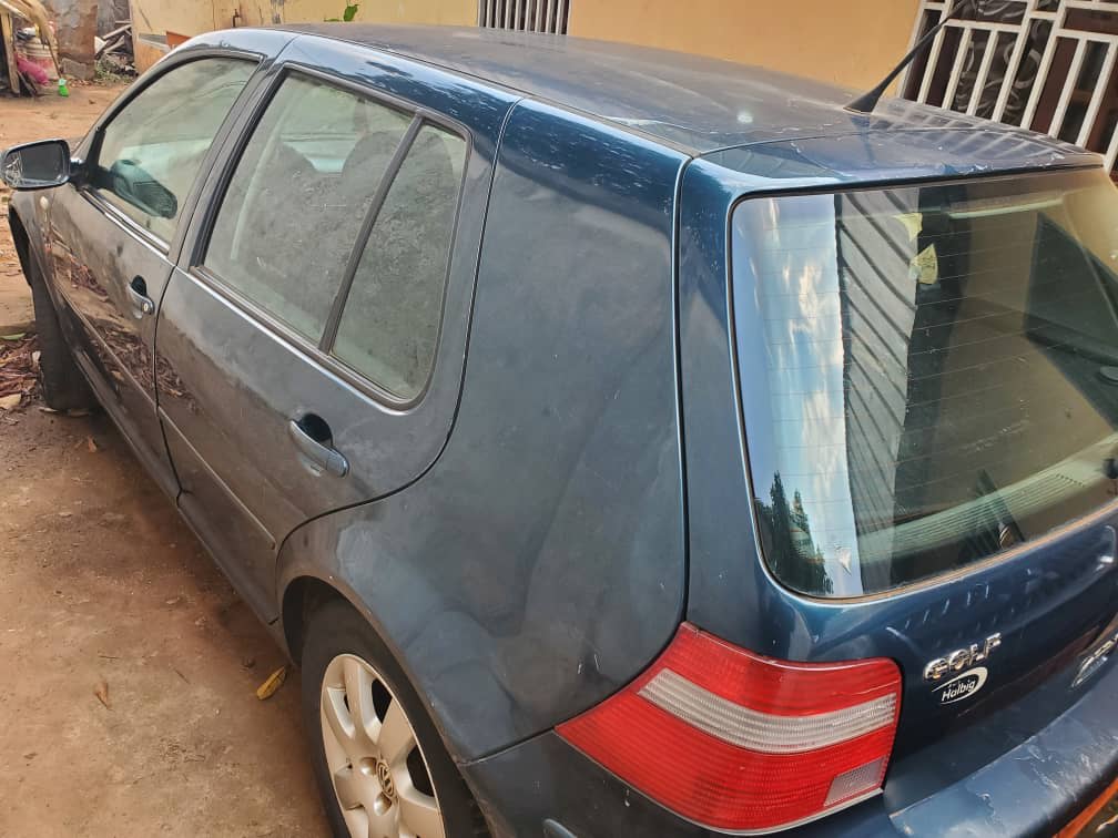 Volkswagen Golf - 6