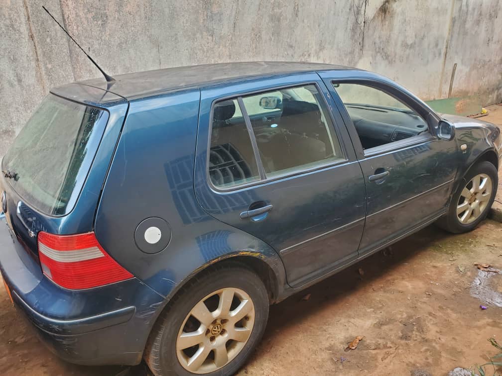 2002 Volkswagen Golf au Cameroun – 1 200 000 XAF