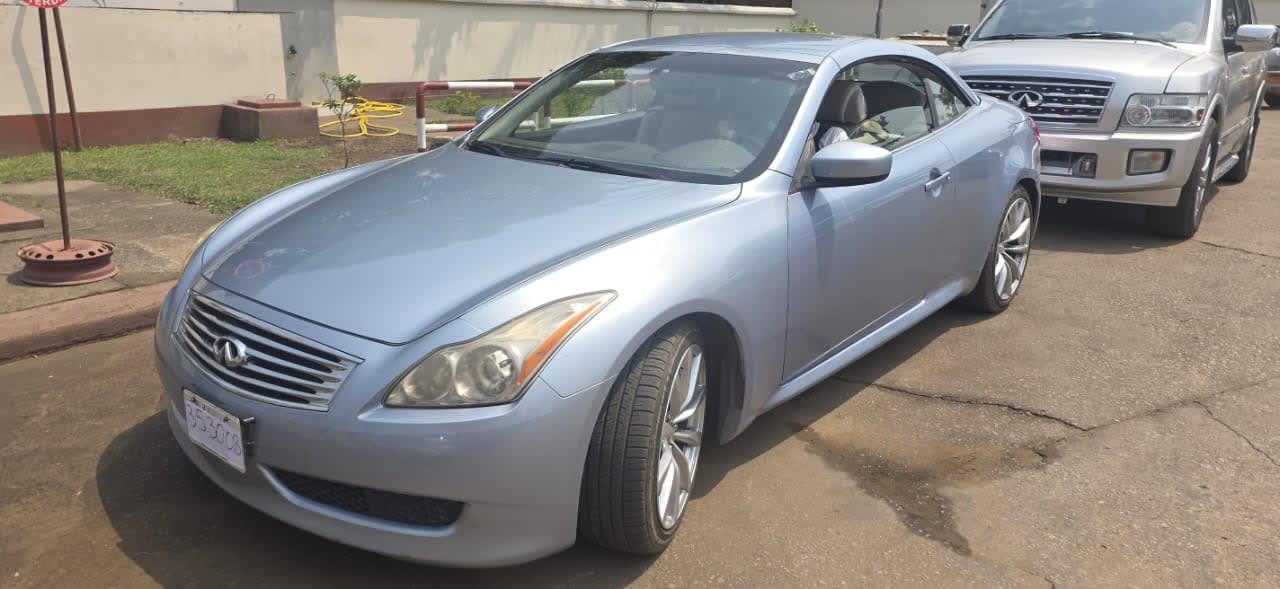Infiniti G37 - 2