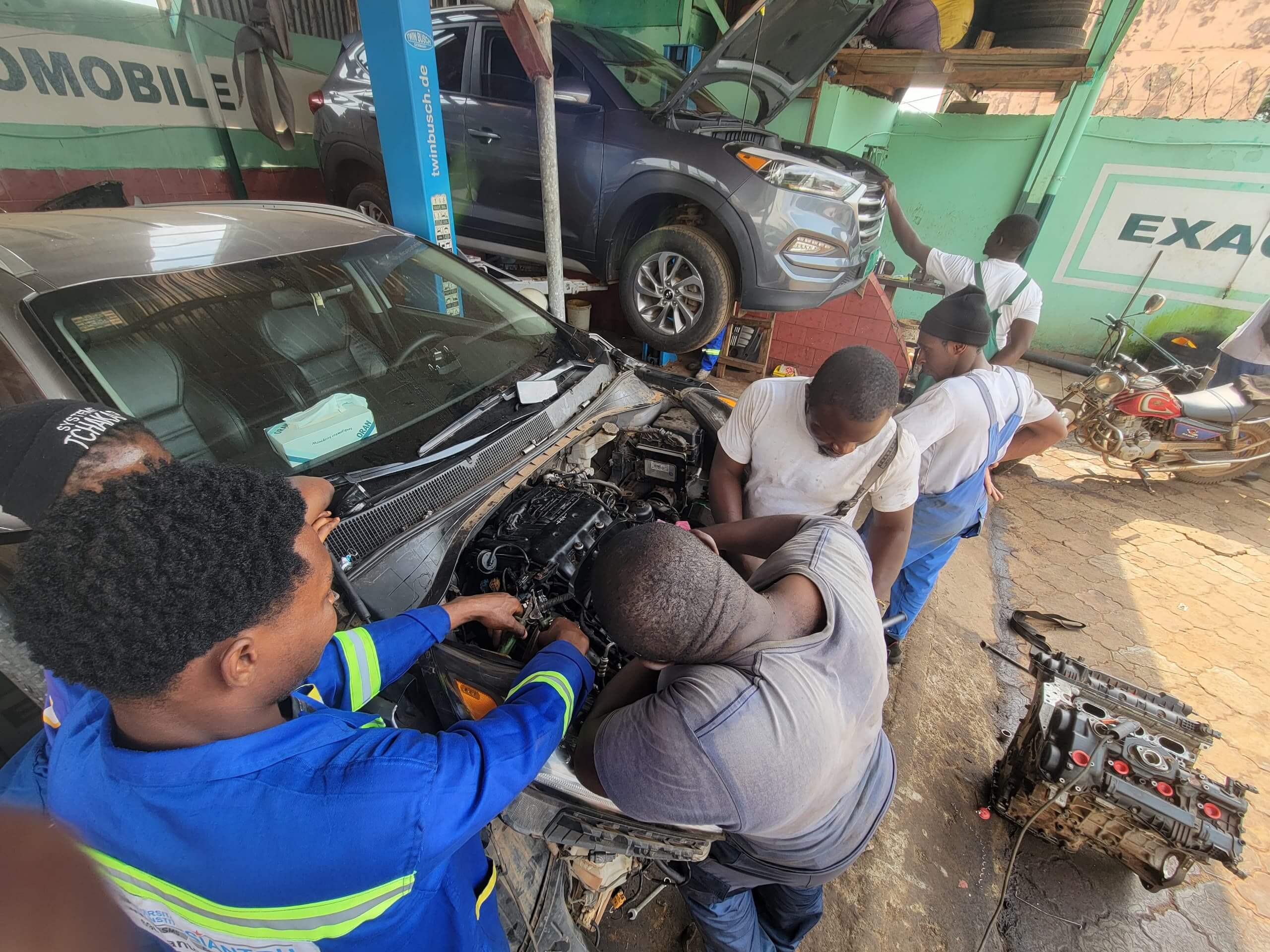 Mécanicien automobile Cameroun : rôle, formation, salaire et débouchés 