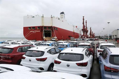 Acheter une voiture à Dubaï ou en Europe : Le guide d'importation