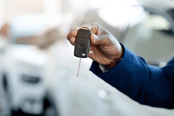 Comment évaluer le prix de revente d’une voiture familiale au Cameroun ? (Guide 2026)