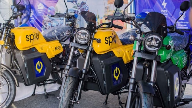 Motos électriques au Cameroun : le battery swapping peut-il changer le moto-taxi ?