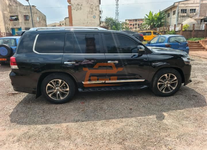 Toyota Land Cruiser - 2