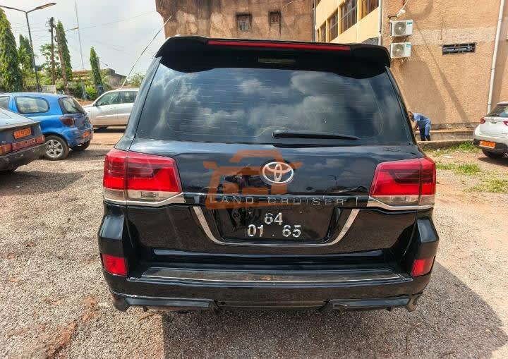 Toyota Land Cruiser - 4