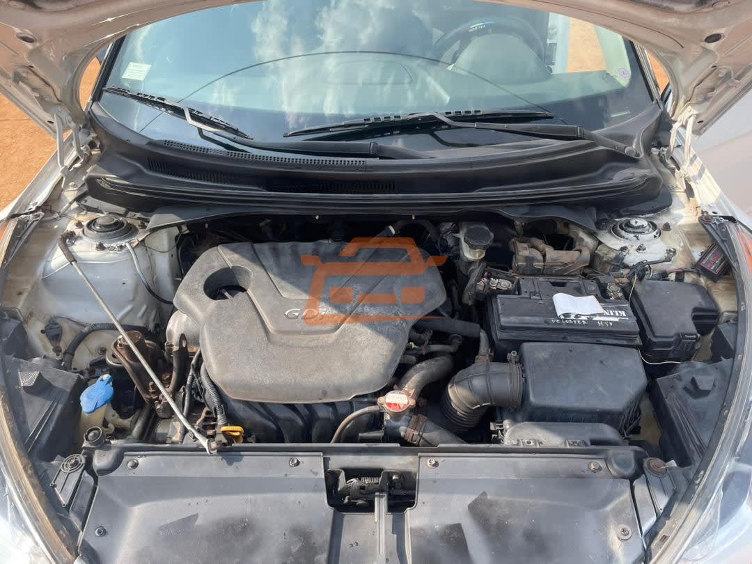 Hyundai Veloster - 7
