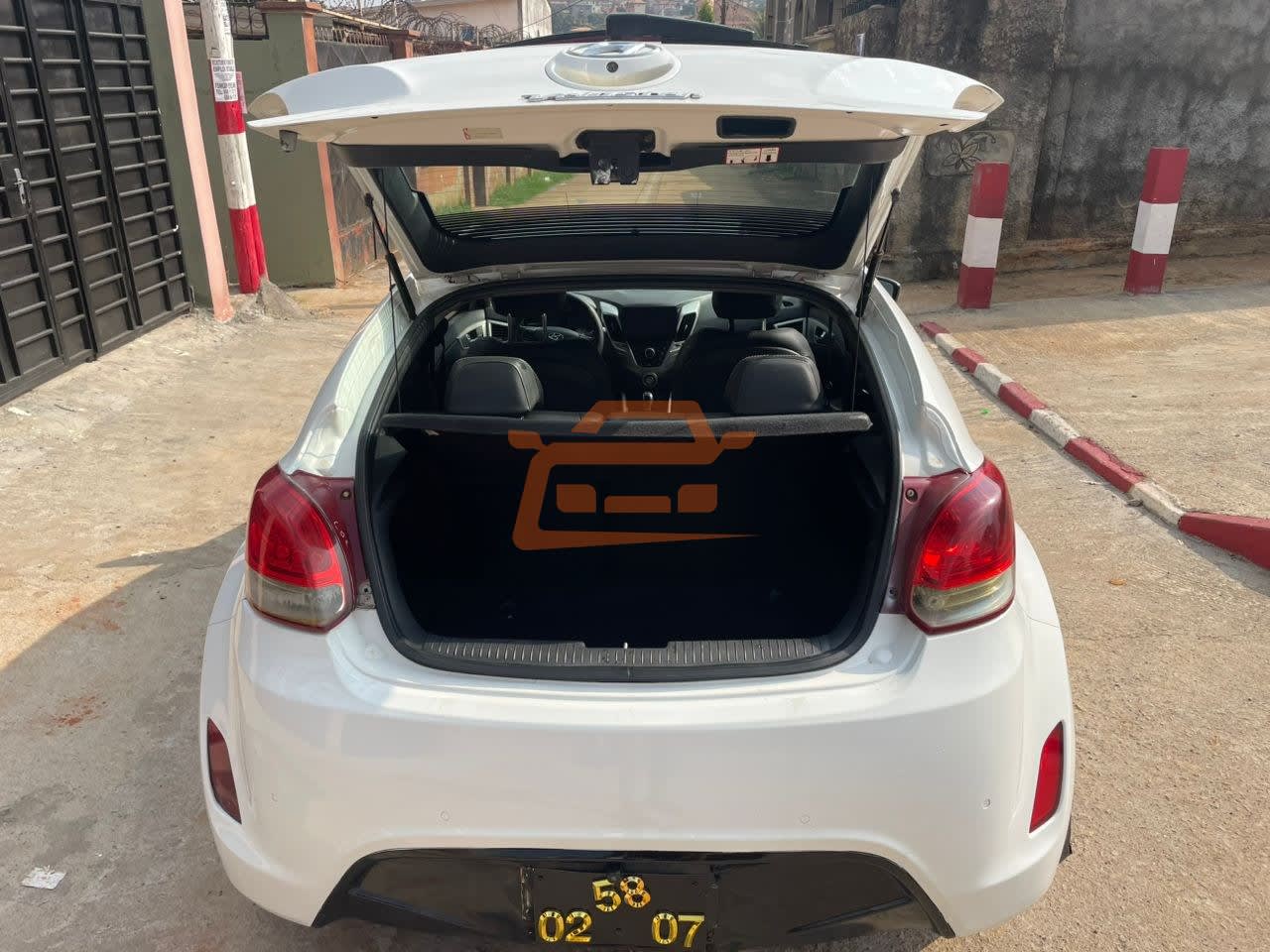 Hyundai Veloster - 8