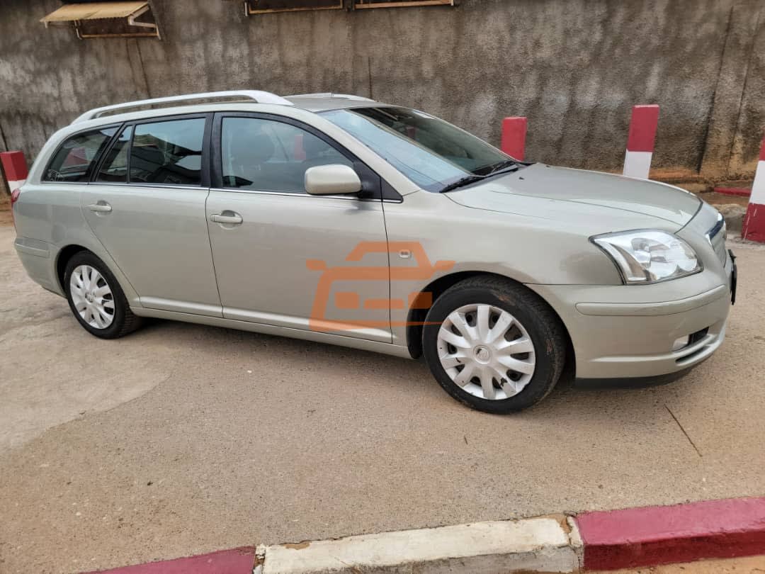 Toyota Avensis 2005 long châssis