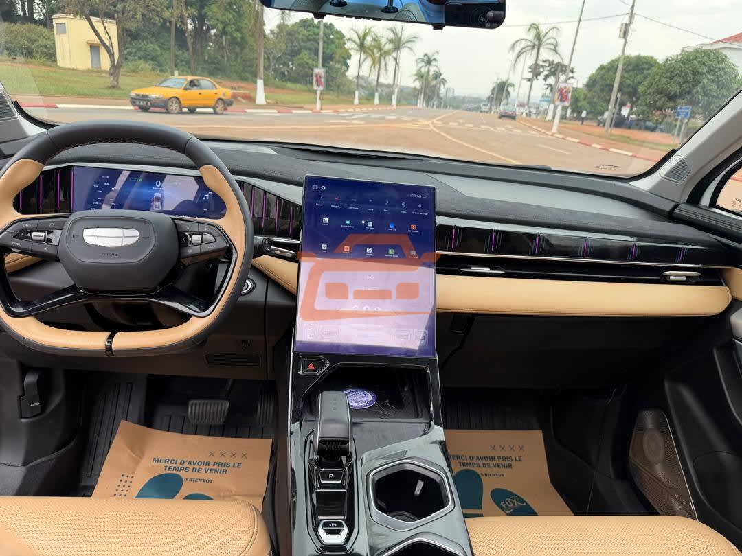 Geely Coolray - 4