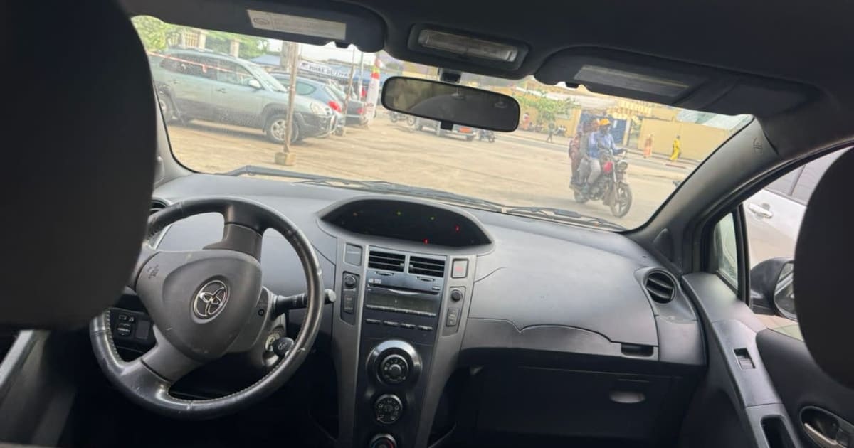 2010 Toyota Yaris à Douala — photo 3/5