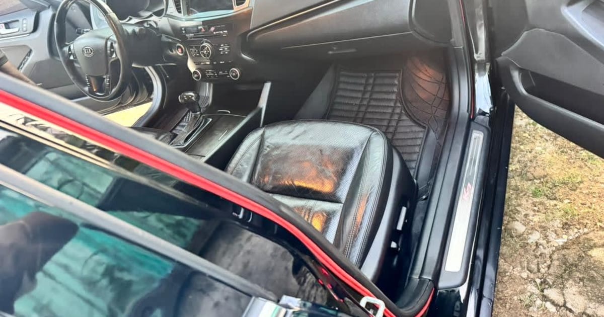 2014 Kia Rio à Douala — photo 3/8