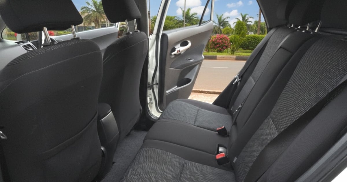 2011 Toyota Yaris à Yaounde — photo 7/8
