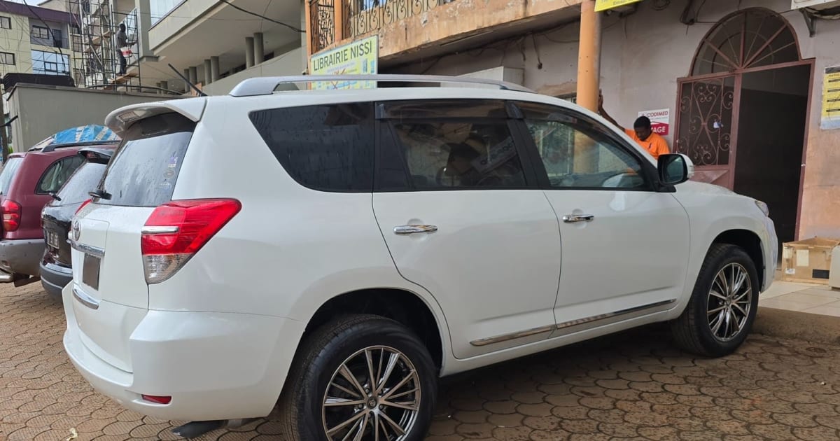 2011 Toyota Rav4 à Yaounde — photo 3/6