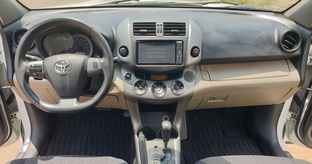 2011 Toyota Rav4 à Yaounde — photo 4/6