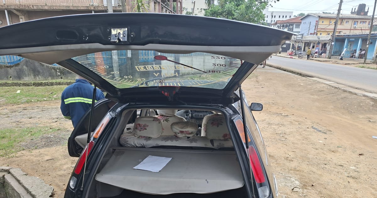 2001 Toyota Corolla à Douala — photo 3/9