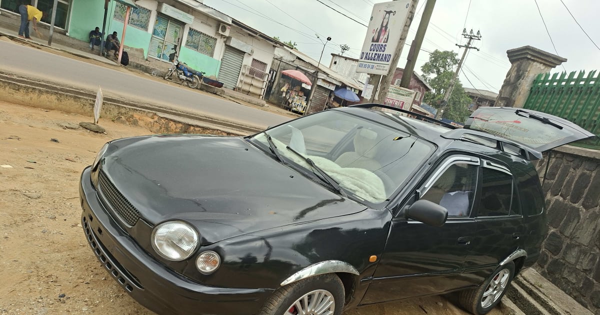 2001 Toyota Corolla à Douala — photo 4/9